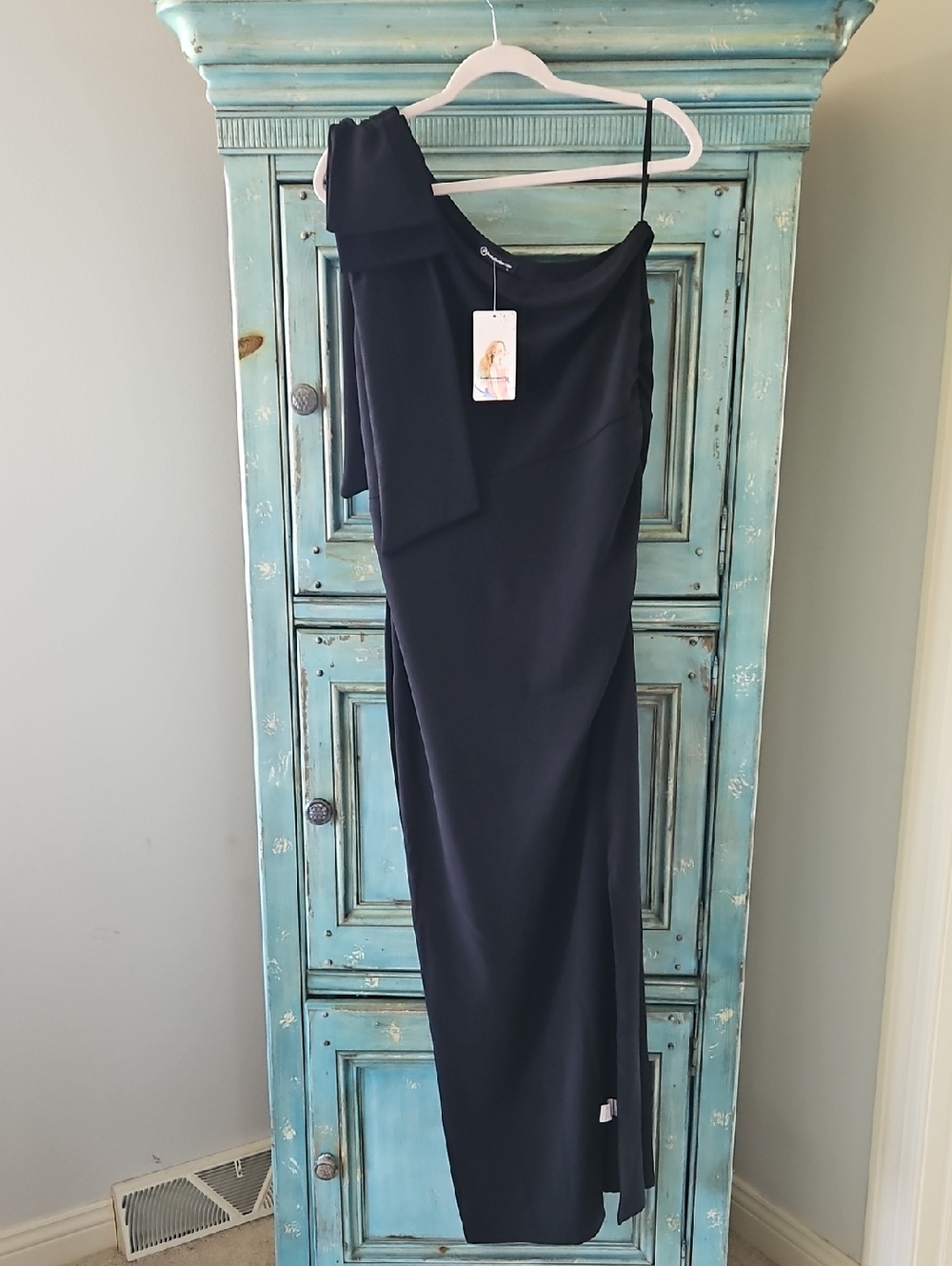 Elegant One-Shoulder Black Maxi Dress